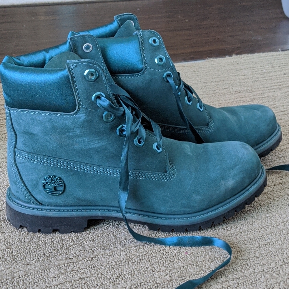 Timberlands waterproof boots with ribbon laces